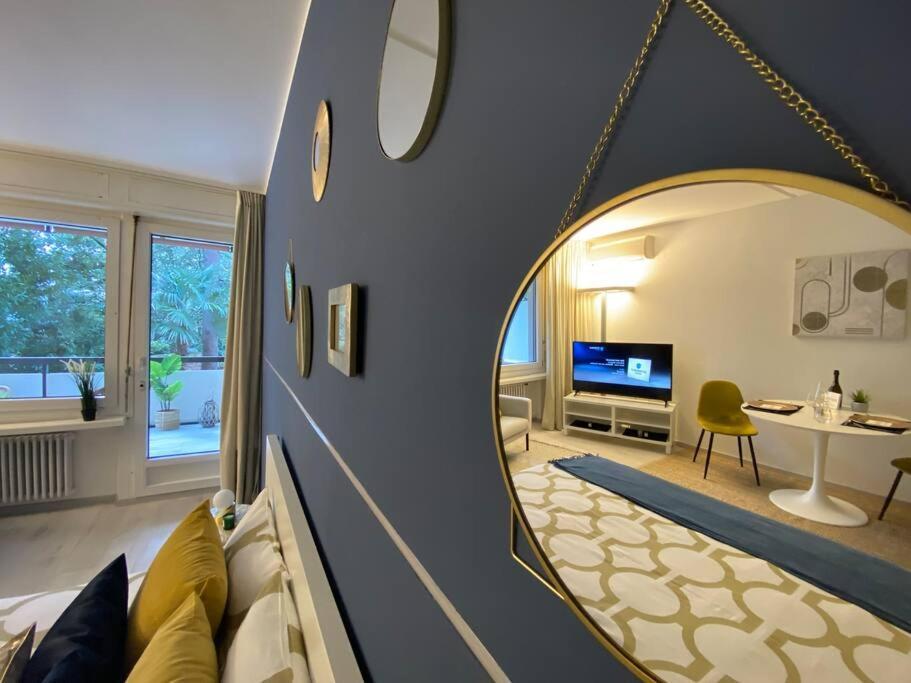 Luganersee, Pool, Strand, Parkplatz, Suite Bissone Exterior foto