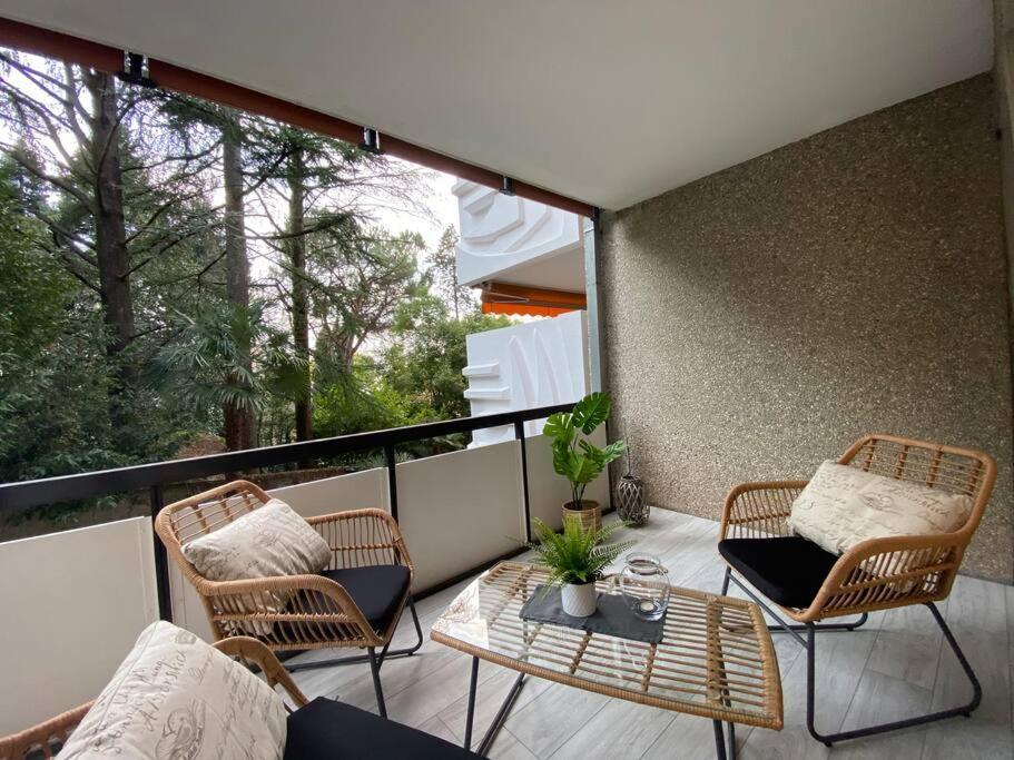 Luganersee, Pool, Strand, Parkplatz, Suite Bissone Exterior foto